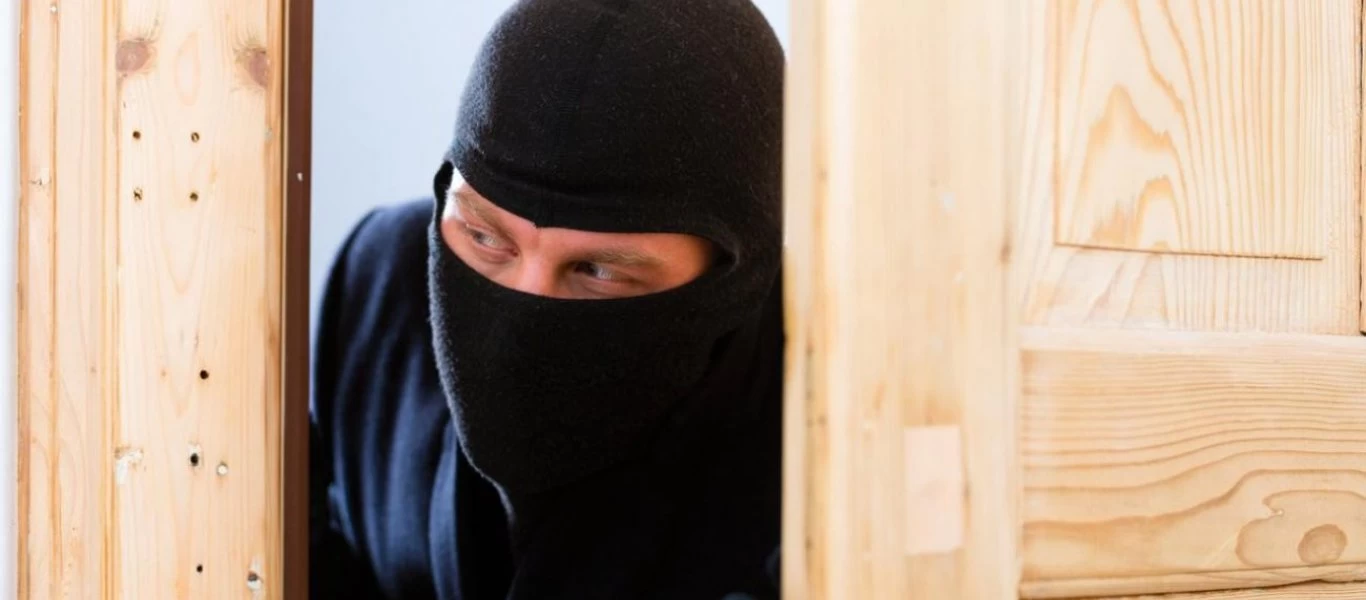 Στη δημοσιότητα τα στοιχεία των μελών σπείρας που έκλεβαν σπίτια σε όλη την Αττική (φώτο)